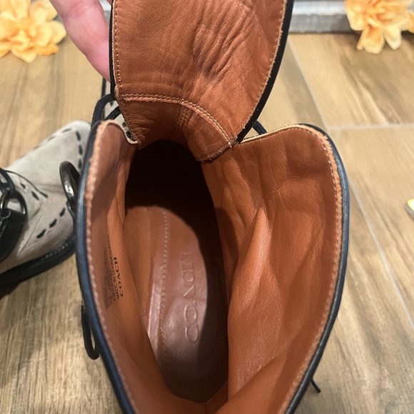 COACH Lace Up Chain Booties Oat Suede G5527 Size 7B VGC! - Picture 11 of 15